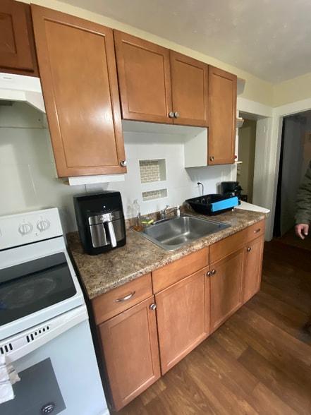 Building Photo - 275 S Main St