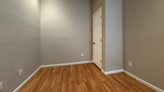 Building Photo - Charming 4BR/2BA Rowhouse with Hardwood-Style Flooring Throughout