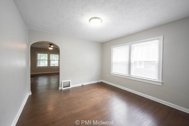 Building Photo - "Charming 3-Bedroom Retreat with Hardwood ...
