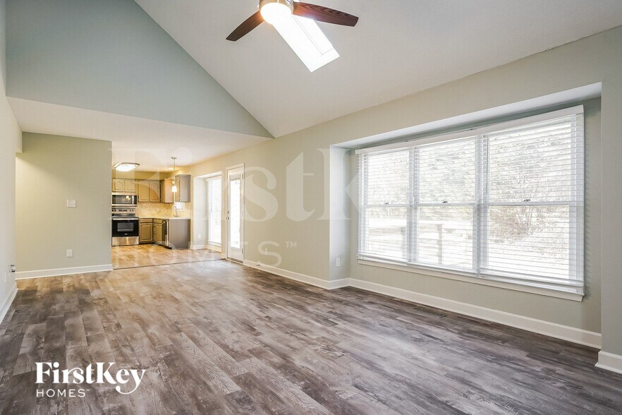 Building Photo - 3622 Two Oaks Dr
