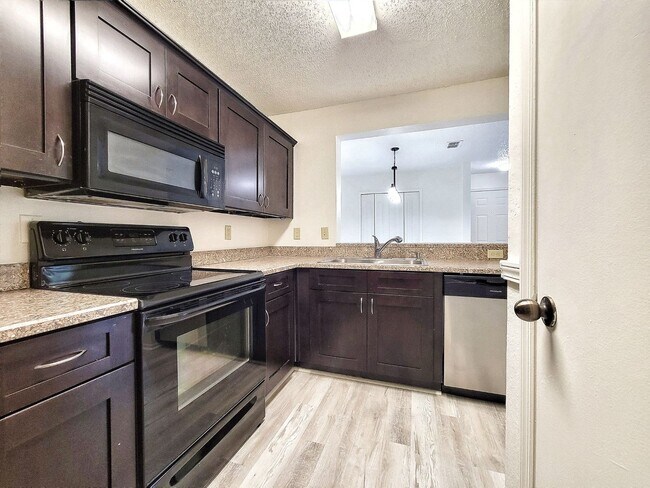 Building Photo - 3705 SW 27th St