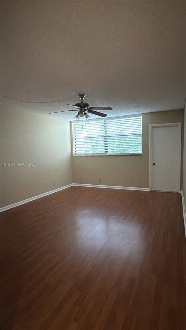 Building Photo - 491 Racquet Club Rd