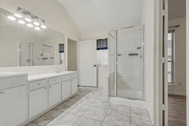 Building Photo - 1707 Briarhollow Dr