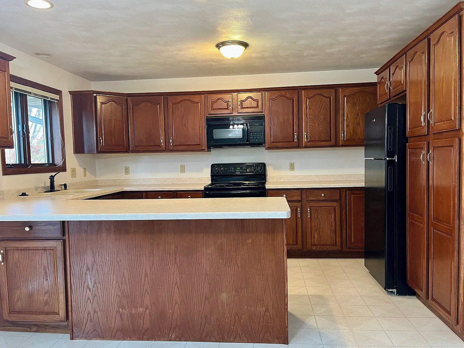 Building Photo - 1752 W Greenlawn Ln