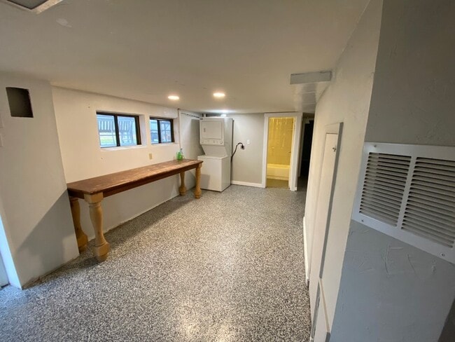 Building Photo - 451 S 200 E