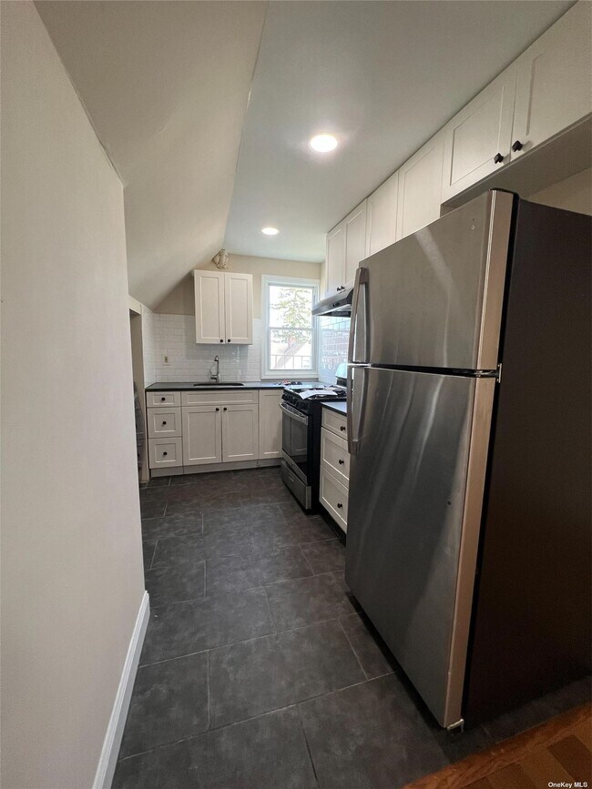 Building Photo - 43 S 8th Ave