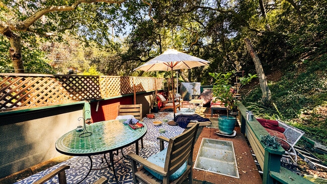 Building Photo - 971 Old Topanga Canyon Rd