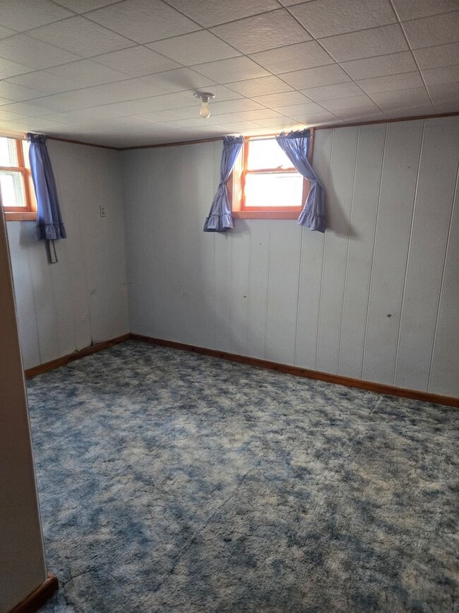 Building Photo - 2 bed, 1 bath