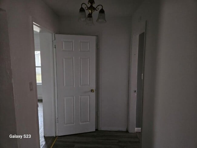 Building Photo - Spacious Single Family Home