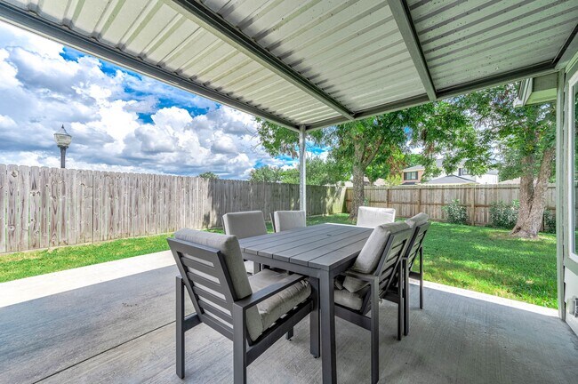 Building Photo - 20502 Cocoplum Dr