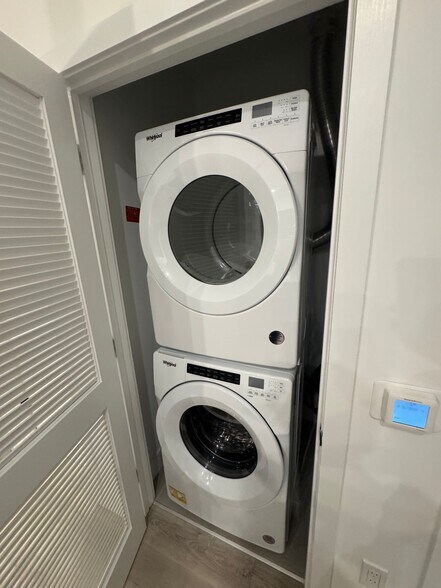 Washer & Dryer - 89 NW 30th St