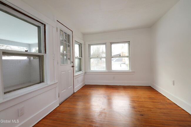 Building Photo - 442 Plymouth Ave