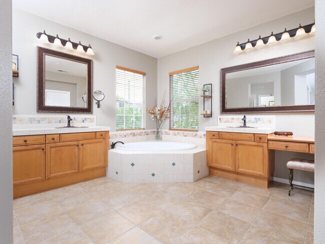 Building Photo - 29158 Black Pine Way