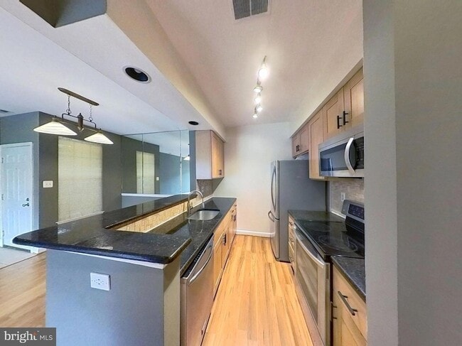 Building Photo - 5917 Barbados Pl