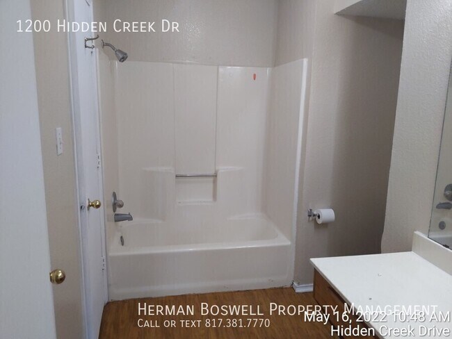 Building Photo - 1200 Hidden Creek Dr