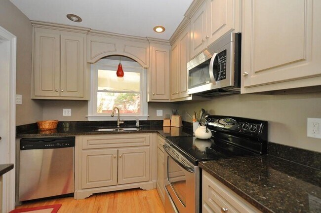 Building Photo - 3BR Near East Atlanta Village