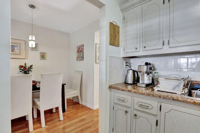 Building Photo - 86 Lyndhurst D