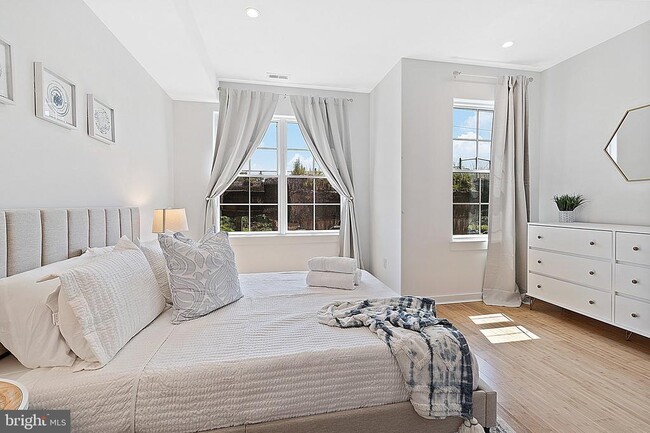 Building Photo - 1524 S 25th St