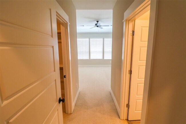 Building Photo - 5213 Pinemont Creek Ln