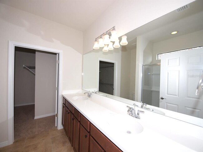 Building Photo - 19224 Isadora St