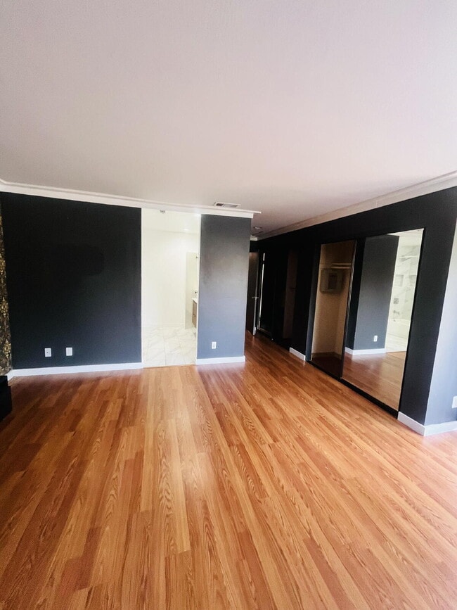 Building Photo - $3,000 - 2 Bed / 2 Bath Condo in Oceanside