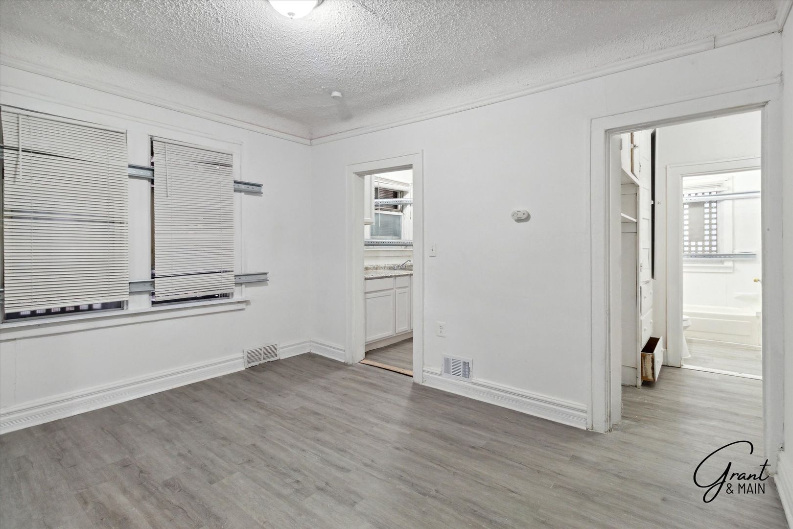 Building Photo - 16901 Log Cabin St