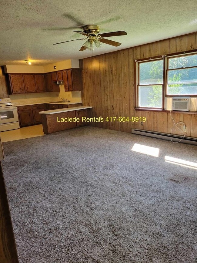 Building Photo - 2 BEDROOM 1 BATHROOM APARTMENT FOR RENT
