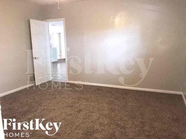 Building Photo - 14300 Iroquois Ave