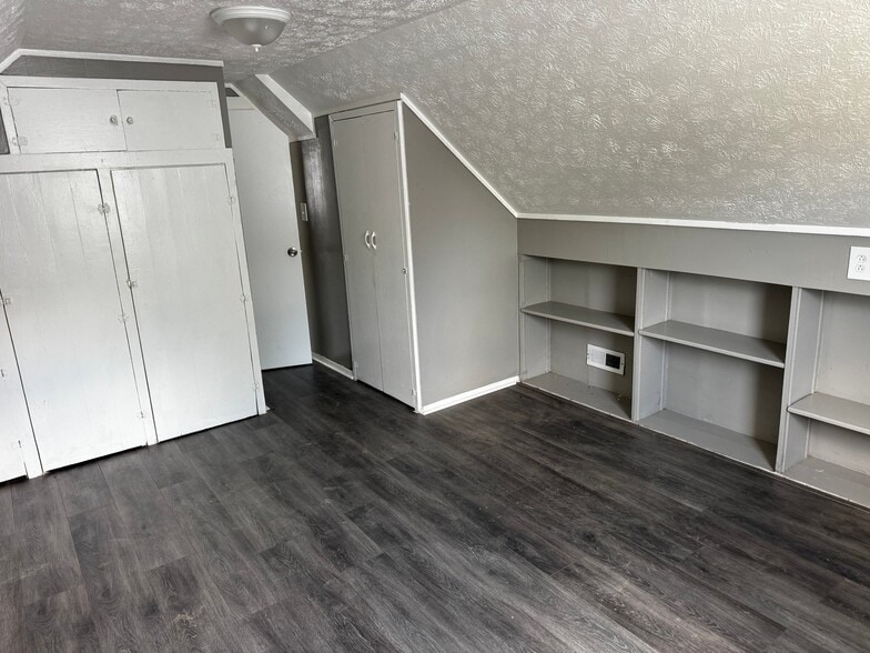 Building Photo - 4076 Prescott Ave