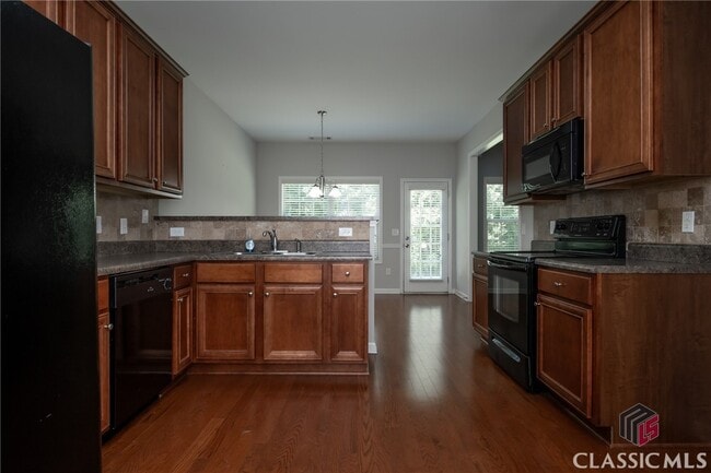 Building Photo - 168 Putters Dr