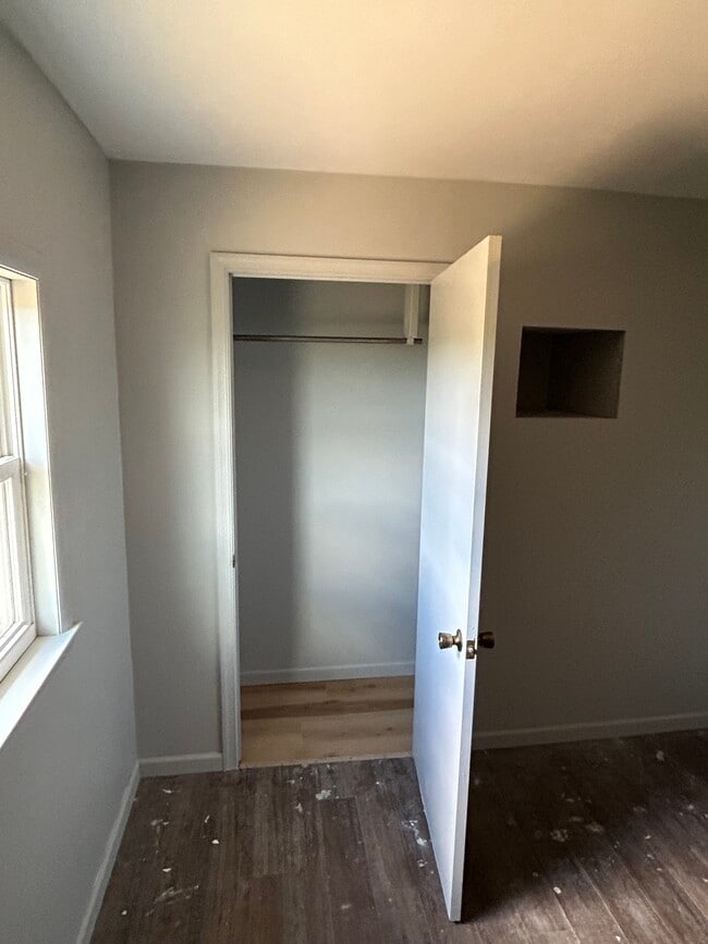 Building Photo - 359 Truce Rd