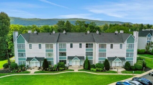 Building Photo - 35 Burlington Ct