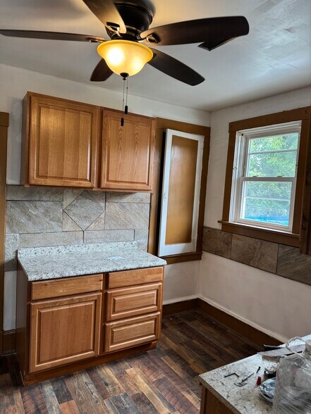 Kitchen - 1413 Beech St
