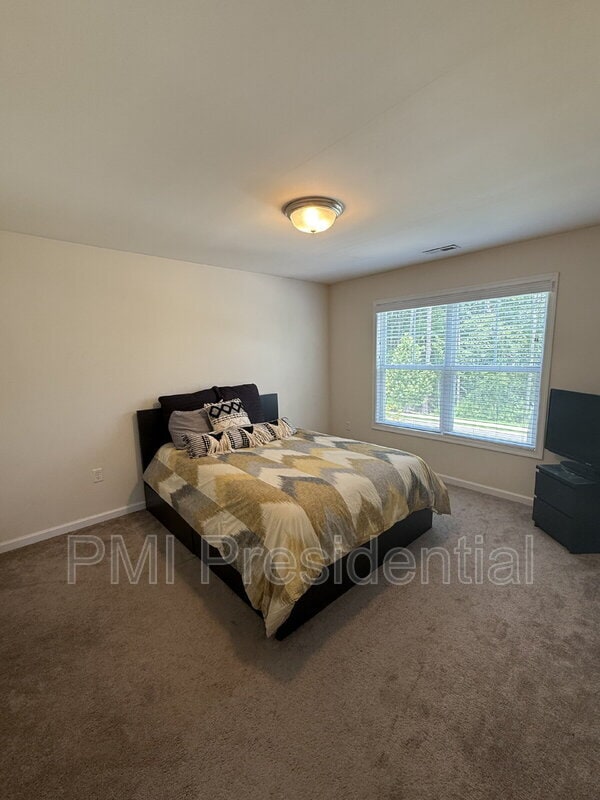 Building Photo - 7044 Hepworth Dr