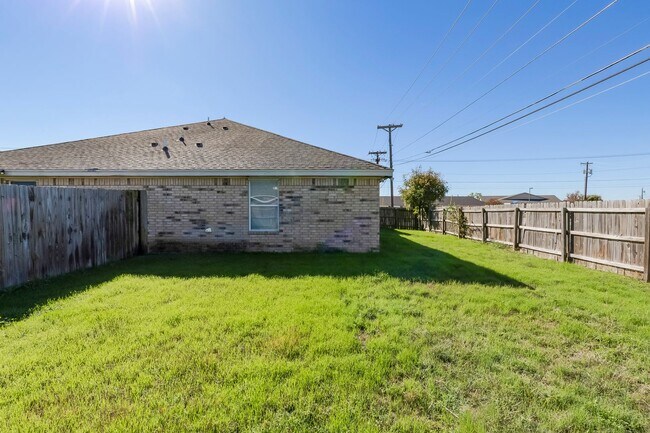 Building Photo - 2930 Saulsbury Dr