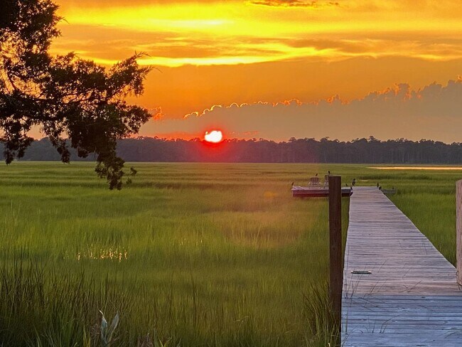 Building Photo - Spacious 4 Bedroom, 2.5 Bath Home with Stunning Marsh Views