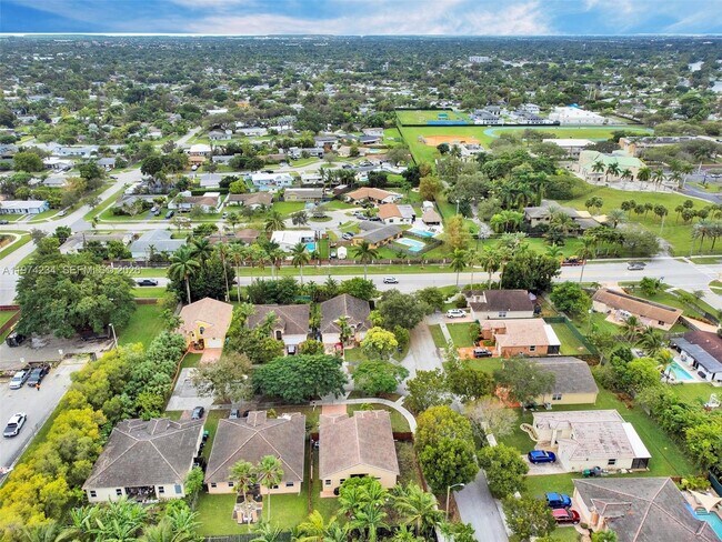 Building Photo - 9437 SW 183rd Terrace