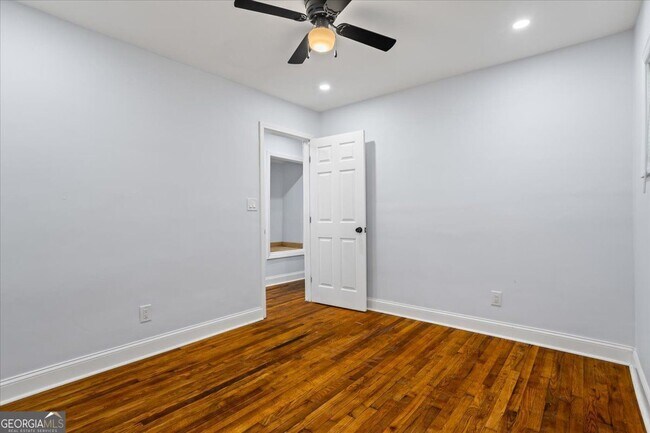 Building Photo - 2223 Columbia Dr