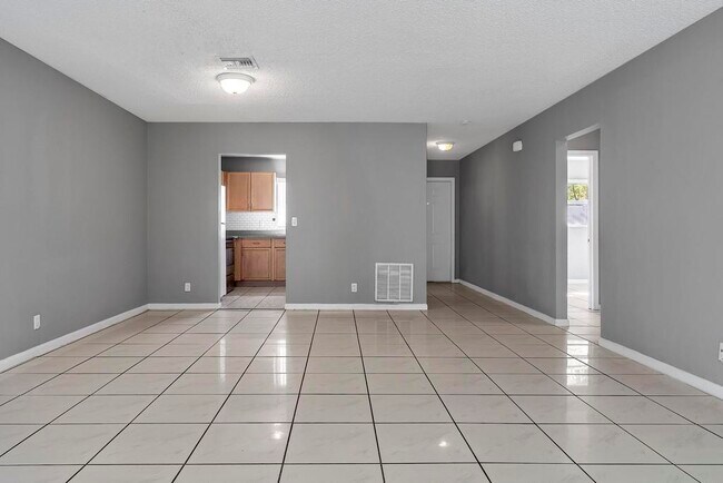 Building Photo - 915 S N St