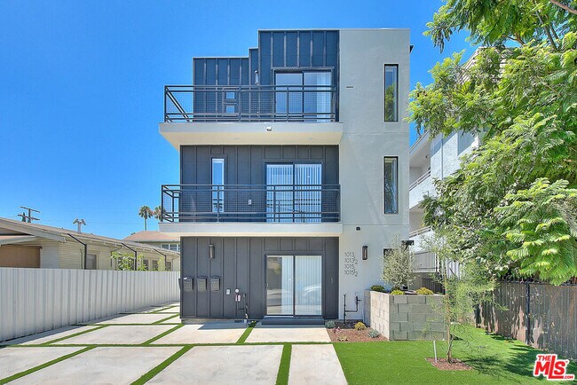 Building Photo - 1013 N Wilton Pl