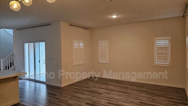 Building Photo - 1205 Niemann St