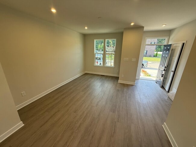 Building Photo - 1013 Arborway Ln
