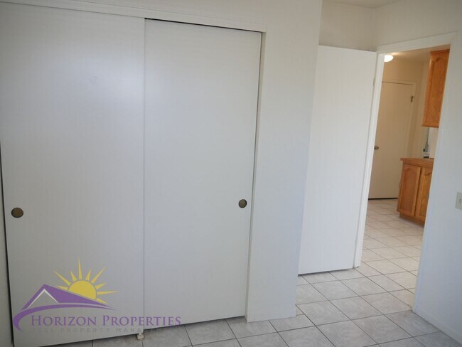 Building Photo - Bright 3 Bed 2 Bath 1,477 Sq. Ft. Sacramen...