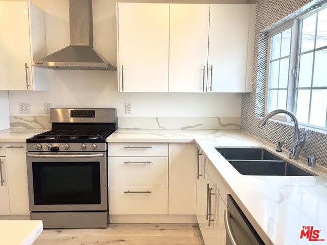 Building Photo - 1206 Keniston Ave