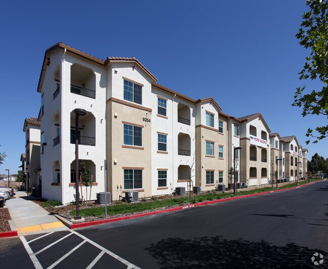 Vintage at Laguna I 9210 Big Horn Blvd Elk Grove CA 95758 Apartment