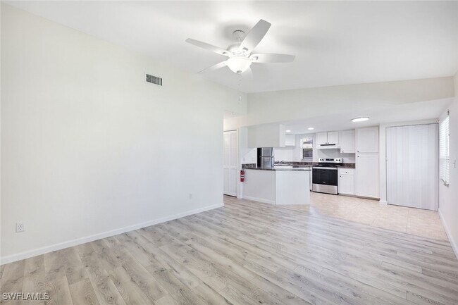 Building Photo - 5024 Chiquita Blvd S