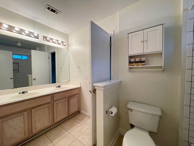 Building Photo - 205 Juniper Dr