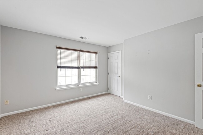 Building Photo - 133 Creekside Ct