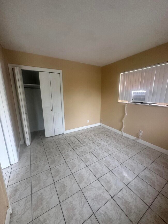 Building Photo - 5644 NW 14th Ct