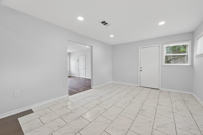 Building Photo - 5635 Belarbor St